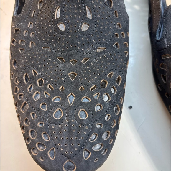 Naturalizer Dark Gray Cut-Out‎ Loafers - Picture 2 of 7